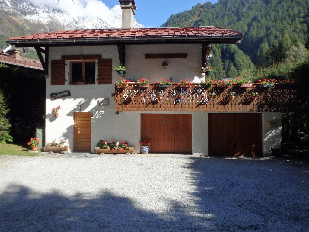 Appartements Chalets Pyrene Mont-Blanc Argentiere 176 Chemin des Arberons, 74400 Chamonix-Mont-Blanc