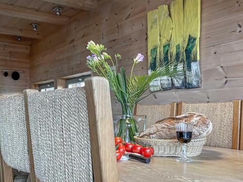 traumHaff Küstenchalets - einzigartige Chalets an der Ostsee. Ganz aus Lärchenholz mit Kamin und Sauna