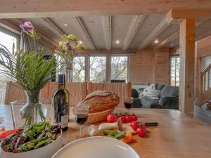 traumHaff Küstenchalets - einzigartige Chalets an der Ostsee. Ganz aus Lärchenholz mit Kamin und Sauna