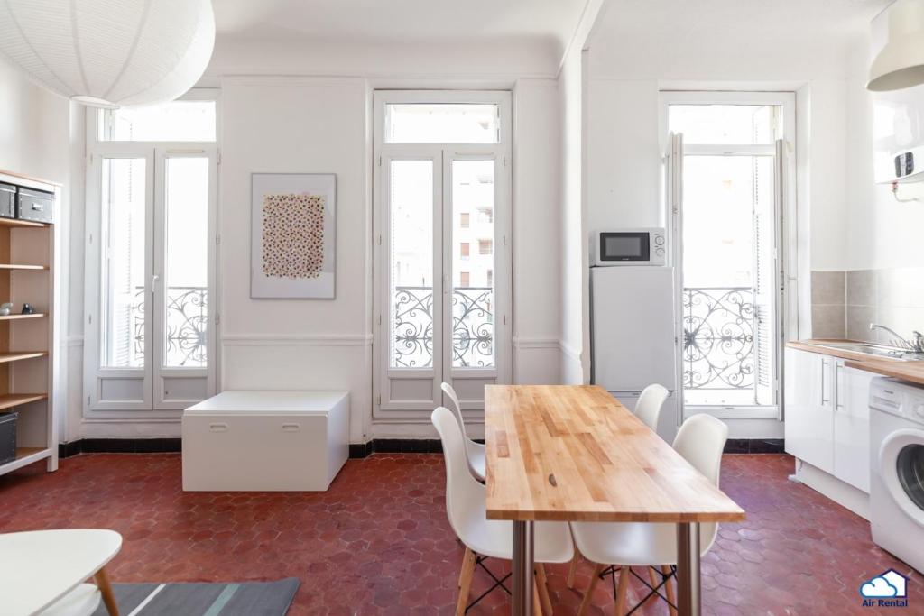 Appartement Chaleureux T2 proche des Terrasses du Port - Air Rental 2 rue du lanthier, 13003 Marseille