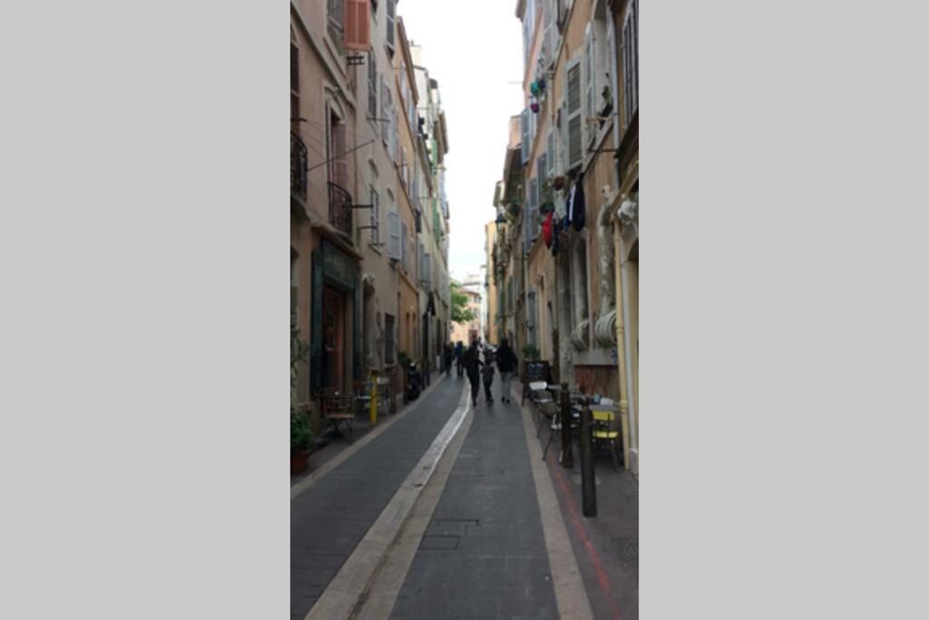 Maison d'hôtes Chambre au cœur de Marseille centre « le panier » 1 Rue du Timon, 13002 Marseille