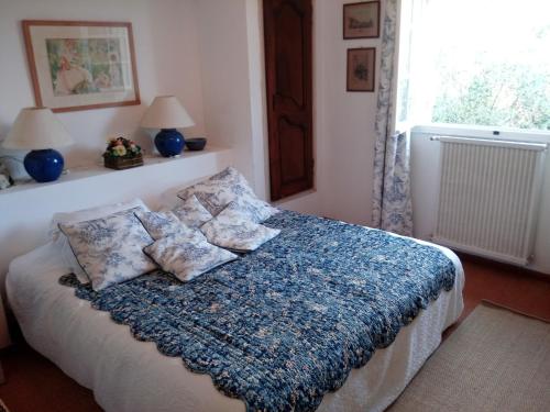 Chambre avec acces jardin et piscine. Weekend ou semaine. Le Rouret france