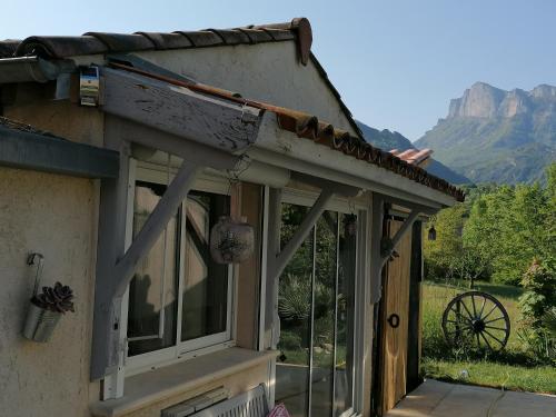 B&B / Chambre d'hôtes Chambre avec jacuzzi privatif \ 115 Chemin Du Pêcher Saillans