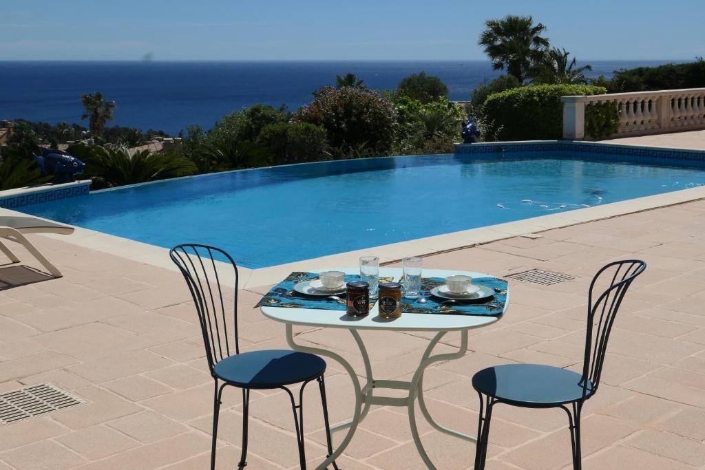 B&B / Chambre d'hôtes chambre avec vue mer exceptionnelle avec piscine 819 Boulevard de Roquebrune, 83380 Roquebrune-sur Argens