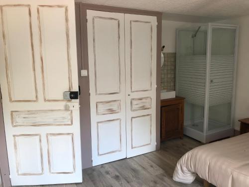 B&B / Chambre d'hôtes Chambre Bonheur 2 Place de la Mairie Pugny-Chatenod