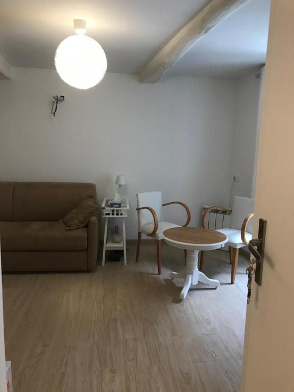 Séjour chez l'habitant Chambre cosy 25m2 12 Rue Gambetta, 83610 Collobrières