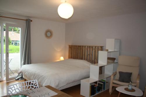 Chambre cosy avec coins cuisine et salle d'eau Hendaye france