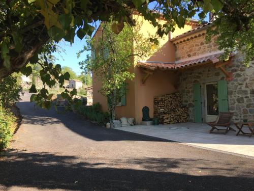 Maison d'hôtes Chambre d'hôtes Au creux du Chambon 252 montée de Jamelle Joyeuse