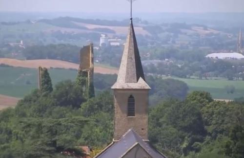 Chambre d'hôtes insolite dans un pigeonnier à 5 minutes de Marciac Gers Monlezun france