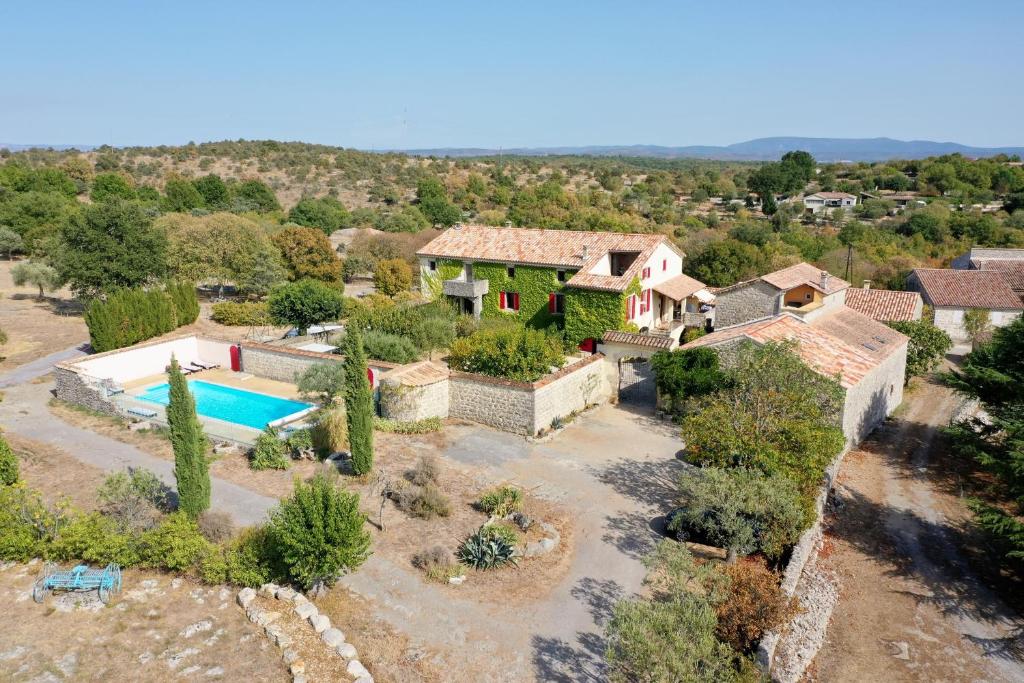 Maison d'hôtes Chambre d'Hôtes le MAGNAN, calme, piscine chauffée, sud Ardèche Route des Grads, 07260 Joyeuse