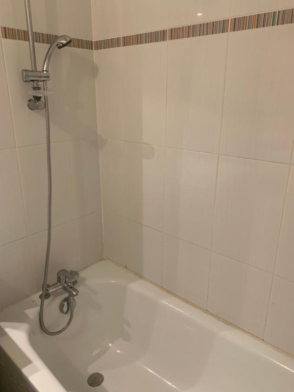 B&B / Chambre d'hôtes Chambre dans appartement - Compiègne 7 Rue Alexandre Dumas, 60200 Compiègne