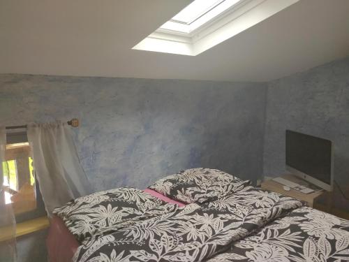 chambre dans maison de caractere au calme Reignac france