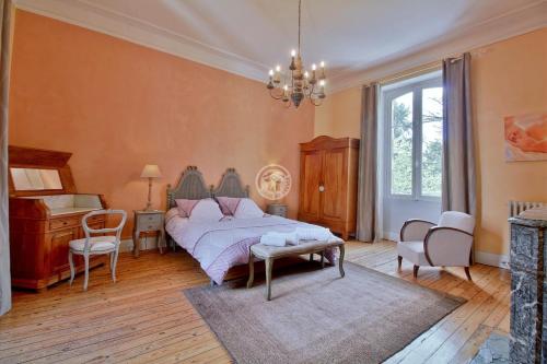 chambre double avec salle d`eau privative Tarbes france