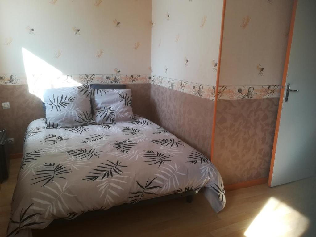 Séjour chez l'habitant Chambre double avec WiFi châtellerault 17 Avenue Jean Jaurès, 86100 Châtellerault