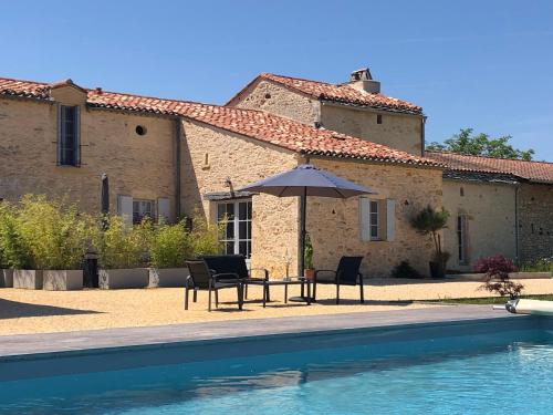 Chambre en pierre Blanquefort-sur-Briolance france