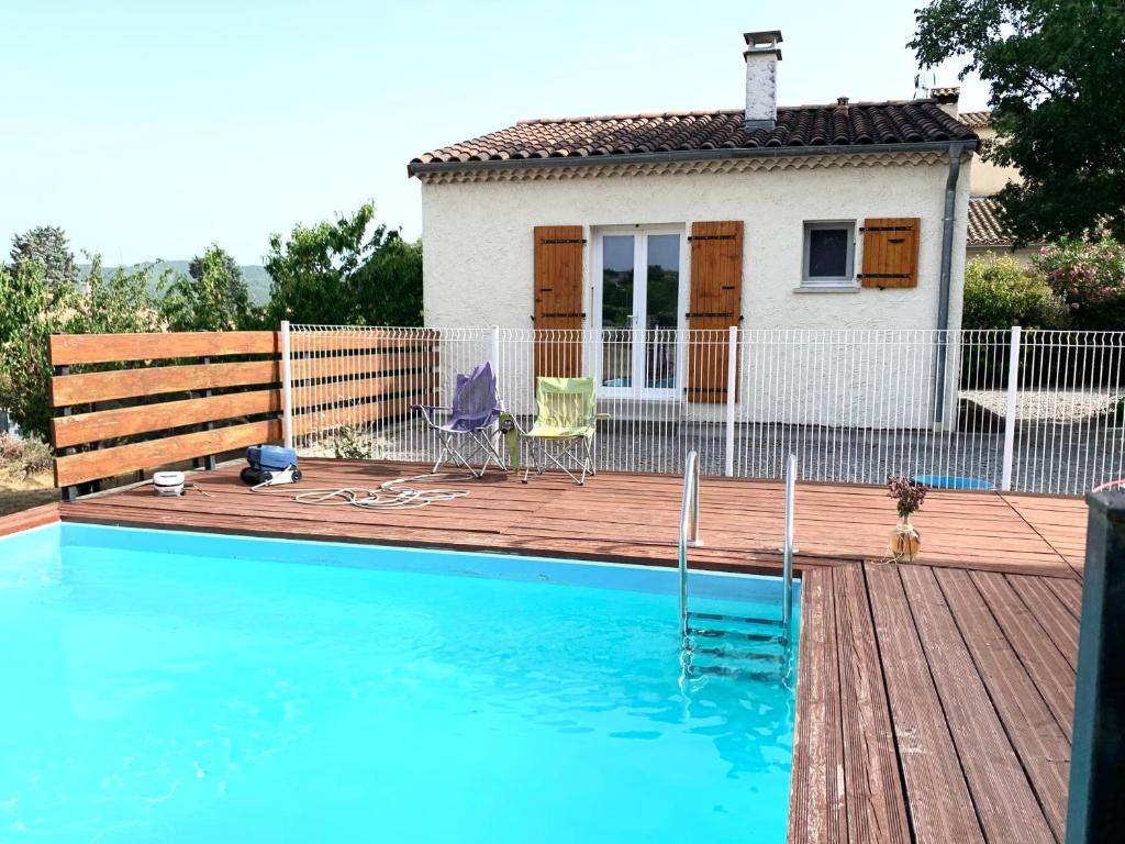 Séjour chez l'habitant Chambre indépendante 25m2 avec piscine Place de Bayssac, 07170 Lavilledieu