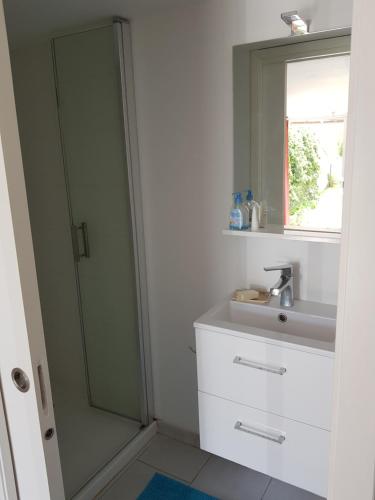 Séjour chez l'habitant Chambre indépendante 50 m de la mer 47 bd de la troisieme dib La Brèche-dʼHermanville
