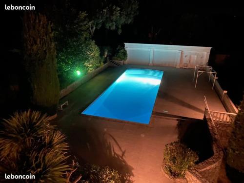 Maison d'hôtes CHAMBRE LUXUEUSE AU CALME AVEC VUE PANORAMIQUE 18 Avenue des Roques Rousses Fréjus