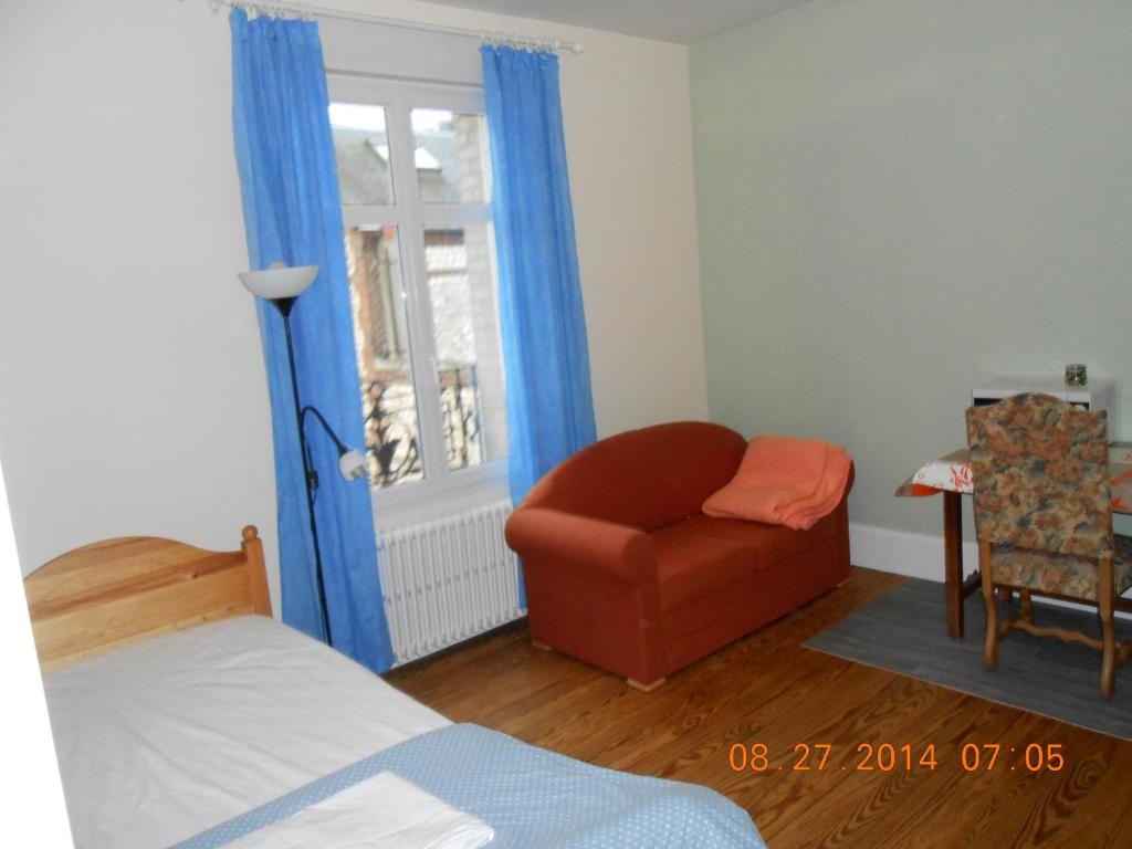 Séjour chez l'habitant Chambre meublée 23 Rue Isidore Maillé, 76410 Saint-Aubin-lès-Elbeuf