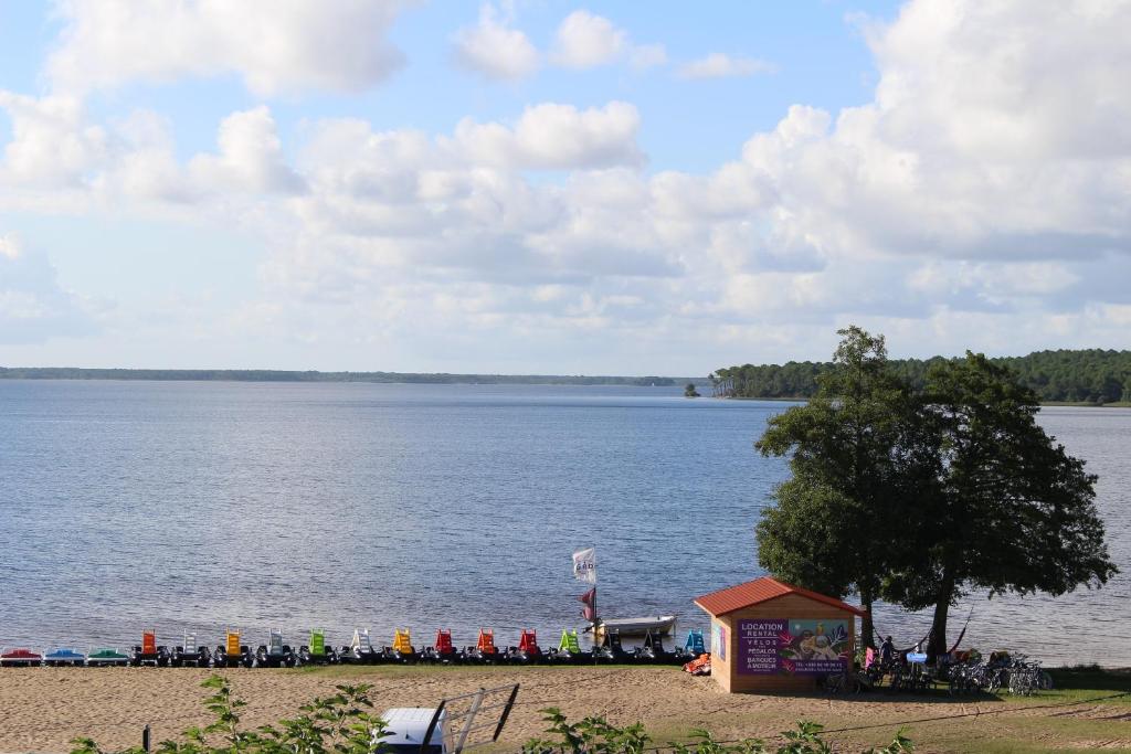 Séjour chez l'habitant Chambre perchée Lacanau - vue sur lac 7 rue de La Poste, 33680 Lacanau-Océan