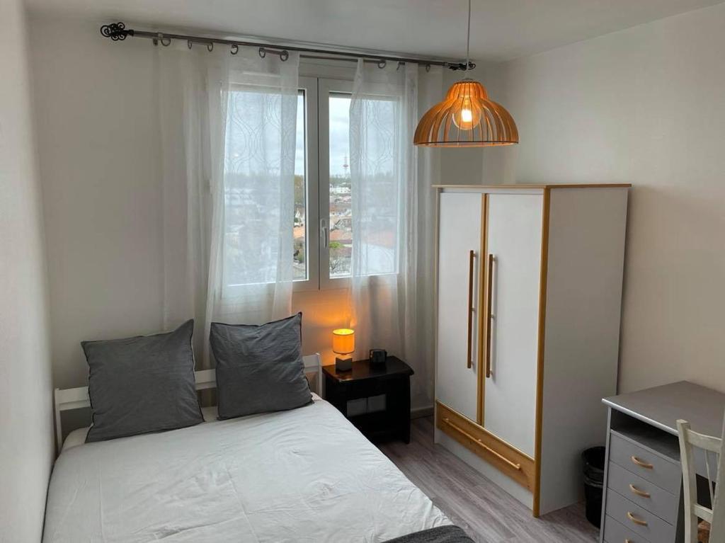 Séjour chez l'habitant Chambre privé près de bordeaux 3 Rue Camille Pelletan, 33150 Cenon