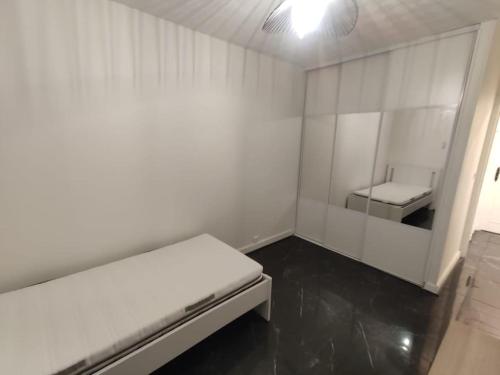 -Chambre privée 15 m2 avec balcon Evry-Courcouronnes france