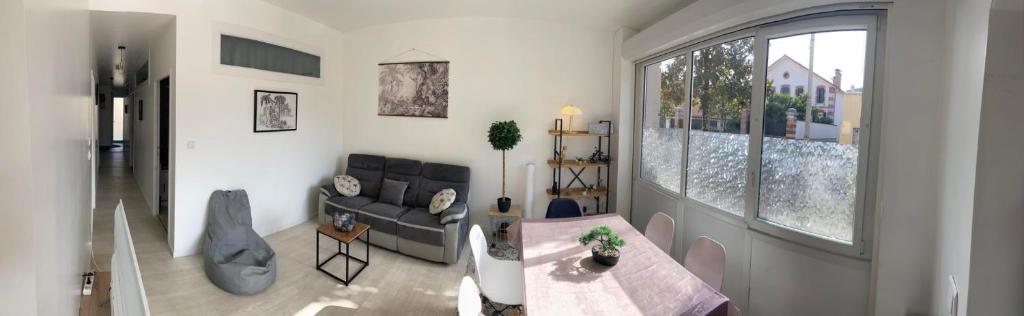 Séjour chez l'habitant Chambre privée face à la gare 56 bis Rue Victor Hugo, 65000 Tarbes