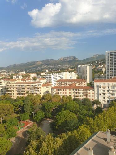 B&B / Chambre d'hôtes Chambre privée gare de TOULON 14 Boulevard Docteur Charles Barnier Toulon