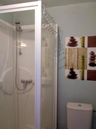 Appartement Chambre privée N°2 centre de Mirecourt 6 Rue du Général Leclerc Mirecourt