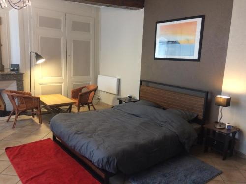 Chambre spacieuse au calme proche de Lyon Sathonay-Village france