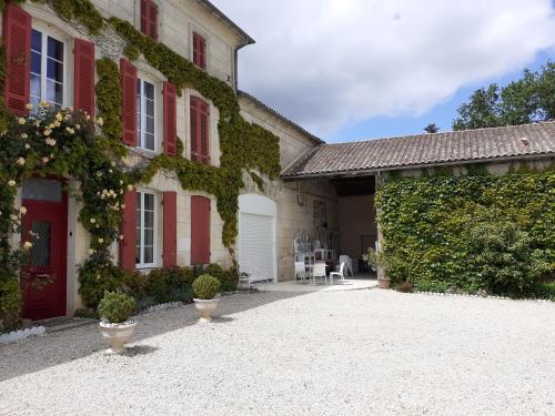 chambre spacieuse dans maison bourgeoise Rouffignac france