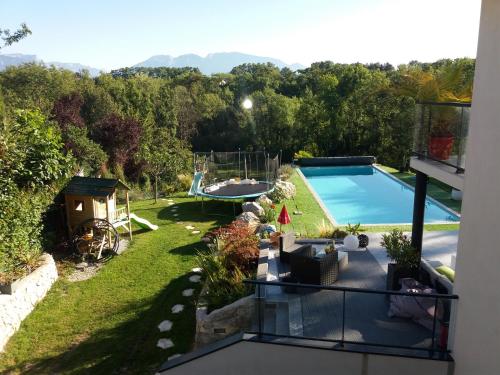 Chambres, cuisine, piscine, spa, billards, airhockey, nature Fillinges france