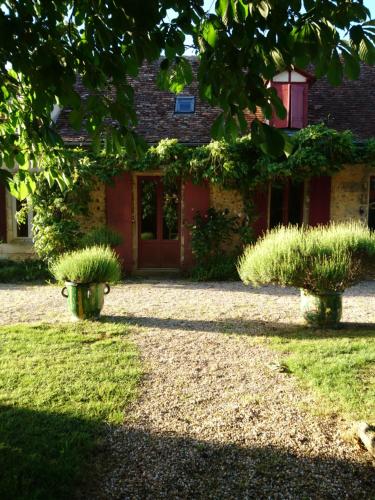 B&B / Chambre d'hôtes Chambres d'hôtes à la campagne à 5mn de Bergerac - Domaine de Bellevue Cottage 1682 Chemin de Beynac Lembras