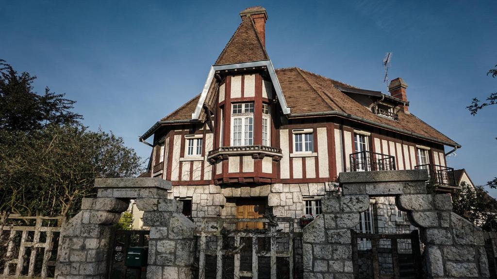 B&B / Chambre d'hôtes Chambres d'hôtes Apakabar Homestay - parking privé, Netflix, ambiance balinaise, borne de recharge 37 Avenue du Général Leclerc, 77000 La Rochette