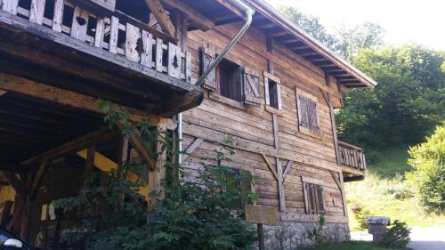 Chambres d'Hôtes Chalet de la Source Morillon france