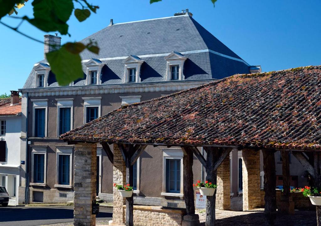 B&B / Chambre d'hôtes Chambres d'hôtes Coté Halles 2 Grand Rue, 79800 Pamproux