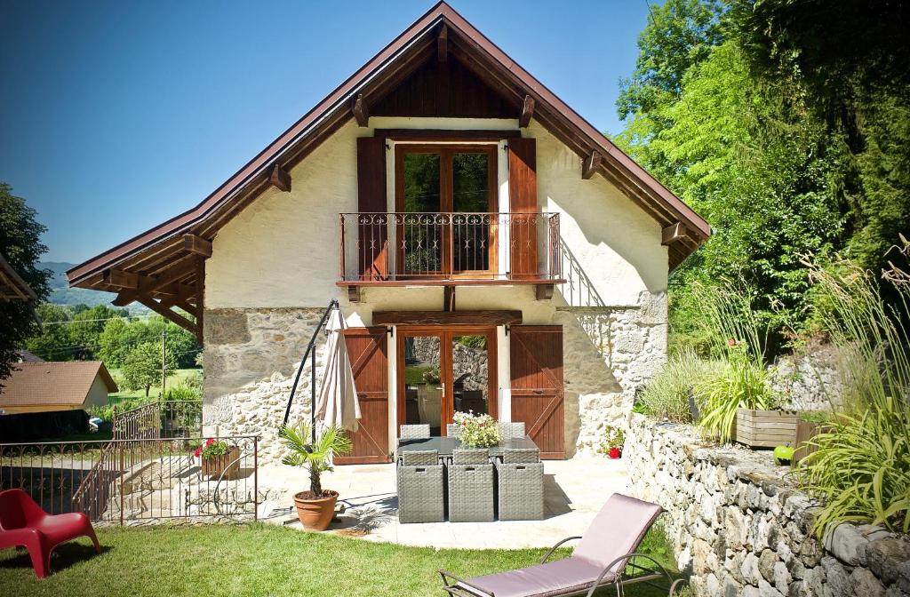 Maison d'hôtes Chambres d'hôtes des lodges de la Cascade Chemin du grand Lagneux, 73170 Yenne