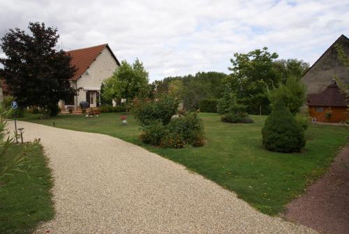 B&B / Chambre d'hôtes Chambres d'Hôtes Domaine d'Augy 7 route du Vieux Moulin Farges-en-Septaine