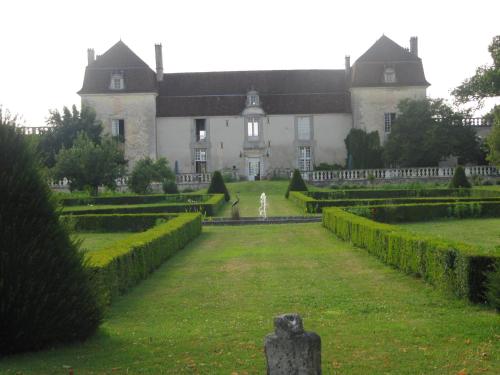 Maison d'hôtes Chambres d'Hôtes et Gîtes du Château de Clauzuroux Clauzuroux Champagne-et-Fontaine