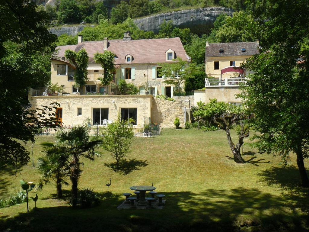 Maisons de vacances Chambres d'Hôtes & Gites Pouget 12 rue du moulin, 24620 Les Eyzies-de-Tayac-Sireuil