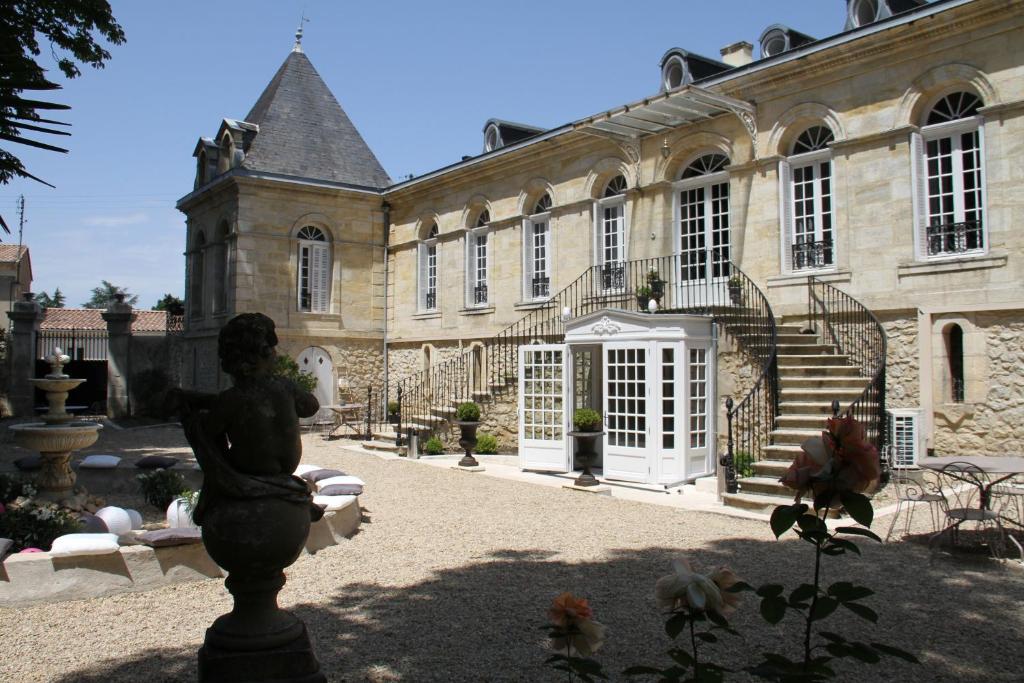 B&B / Chambre d'hôtes Chambres d'Hotes La Chartreuse des Eyres 7, Cours Xavier Moreau, 33720 Podensac