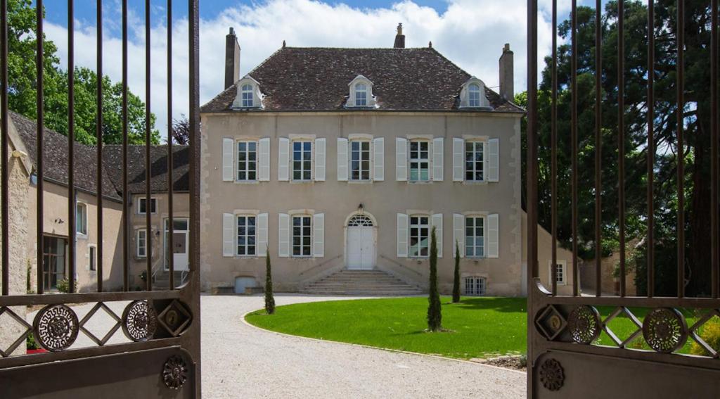 Maison d'hôtes Chambres d'hôtes Le Clos des Tilleuls 12 Place du 11 Novembre 1918, 71150 Demigny