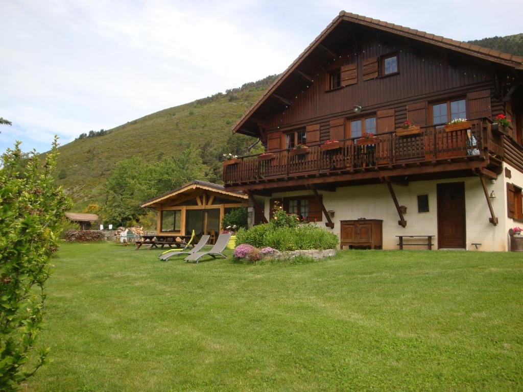 B&B / Chambre d'hôtes Chambres d'hôtes le génépi Chalet le génépi Chemin de peyre grosse, 06420 Valdeblore