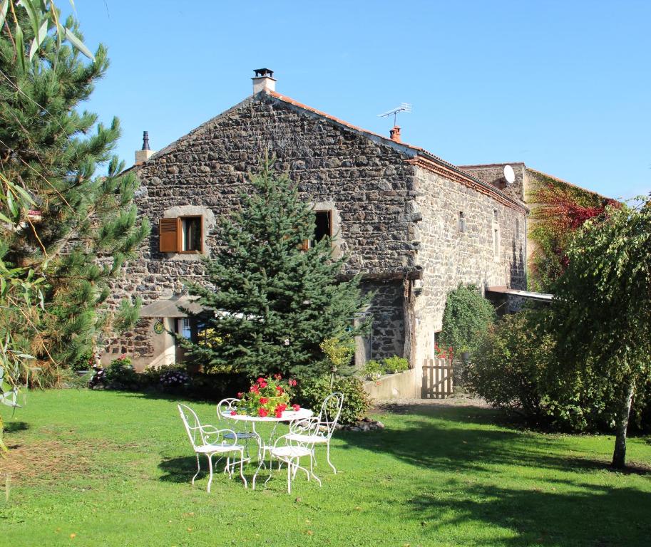 B&B / Chambre d'hôtes Chambres d'hôtes les Etoiles Longchamp rue de la Moustarde, 63340 Mareugheol