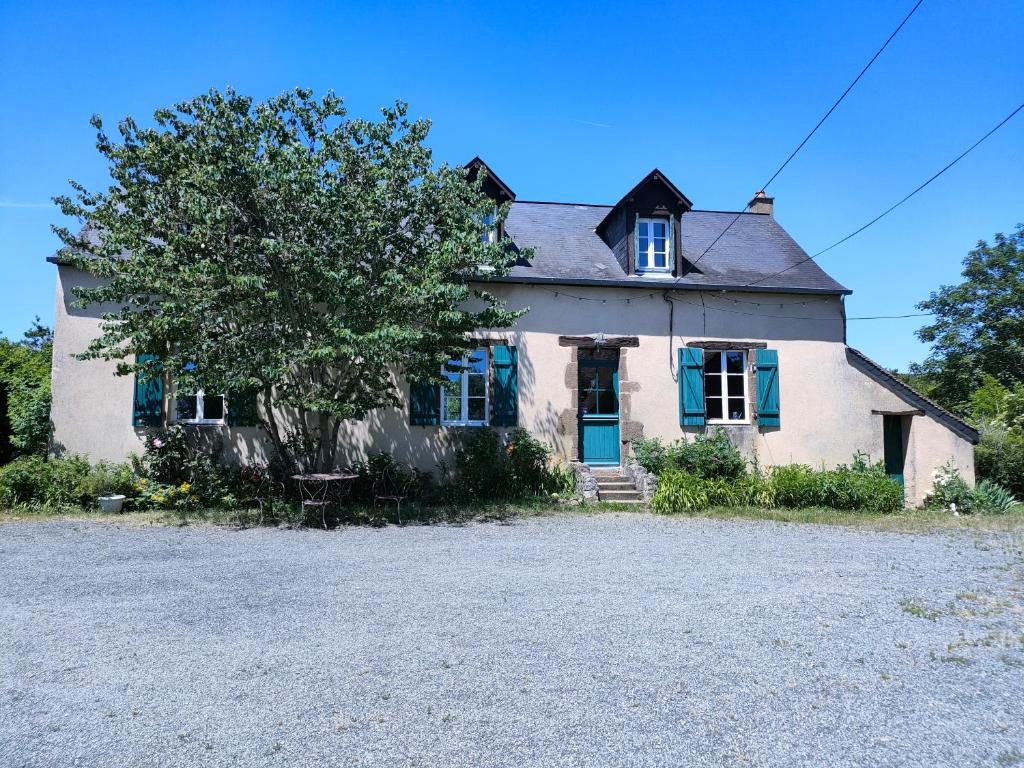 Maisons de vacances Chambres dans le gîte \ Le Perray, 72190 Sargé Les Le Mans 