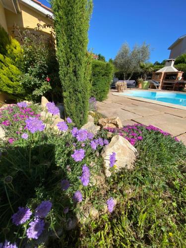 B&B / Chambre d'hôtes Chambres dans villa avec piscine 68 ALLEE DE LA GALOCHE Gleizé