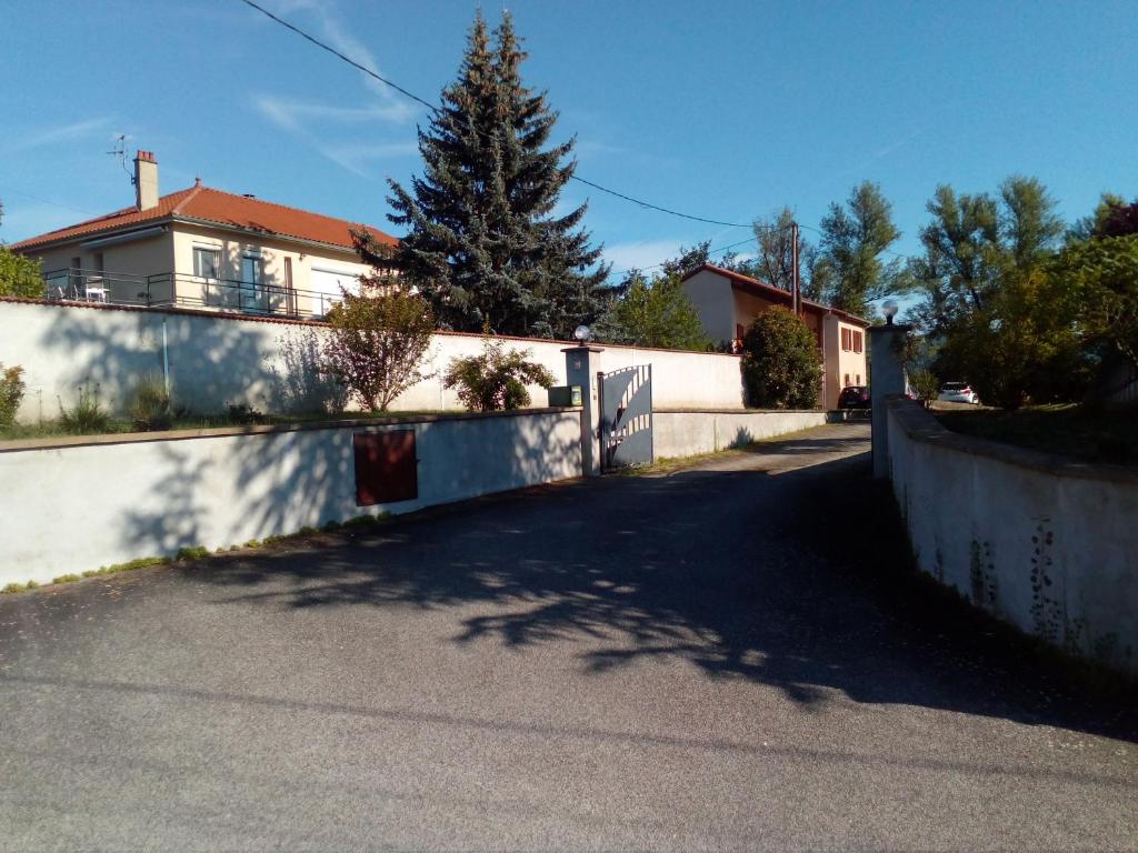 Hôtel Chambres des arrys 4 bis chemin des arrys, 43210 Bas-en-Basset