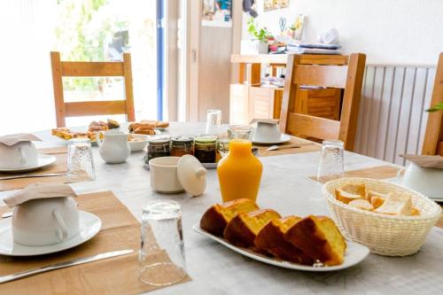 B&B / Chambre d'hôtes Chambres et table d'hôtes Floromel La Souterraine en rez de chaussee 9 Le Glais La Souterraine