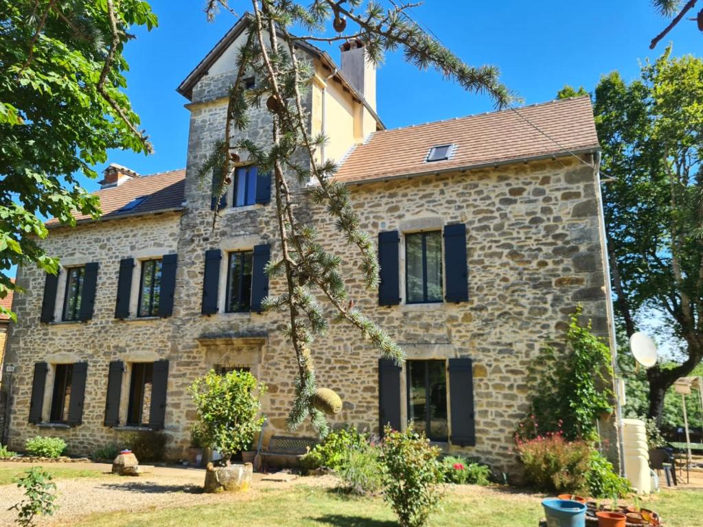 Maison d'hôtes Chambres et table d'hôtes Le cèdre Aveyron Route du Cèdre, 12260 Sainte-Croix