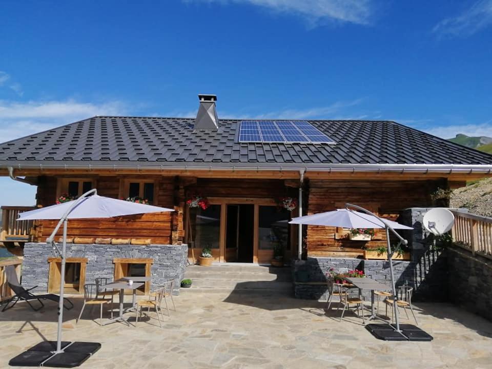 B&B / Chambre d'hôtes Chambres et Tables d'Hôtes Le Choton à Nono - Col du Joly Beaufortain chalet de la croix, 73620 Hauteluce